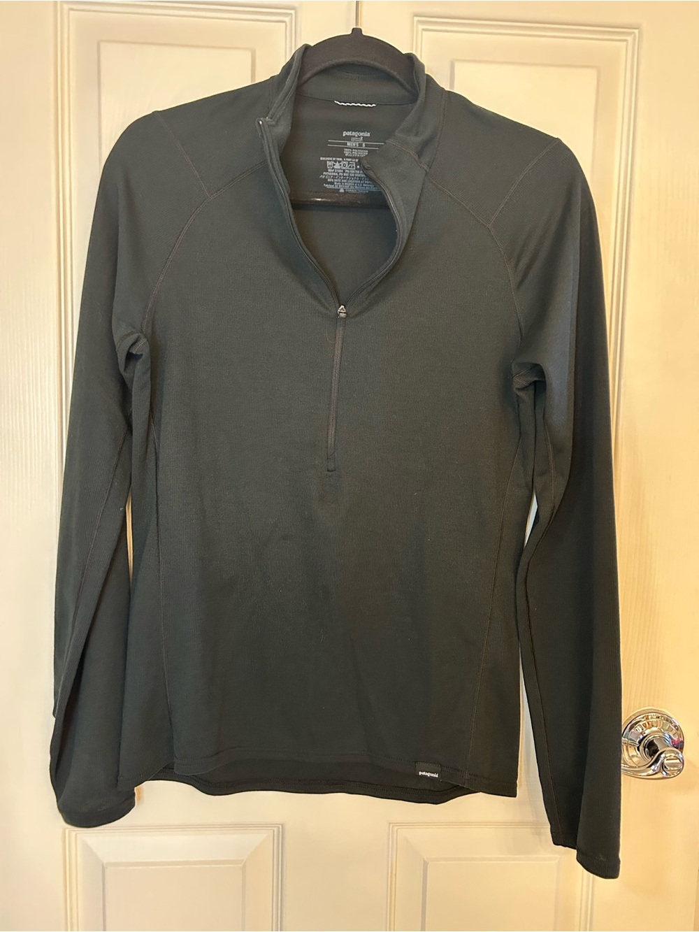 Patagonia men's Black Half-Zip Lightweight Pullover Capilene Small (081)